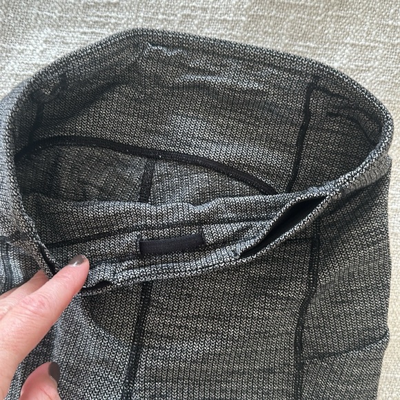 Lululemon tights Size 2 - Picture 5 of 6